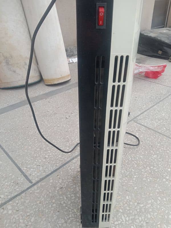 electronic heater good condition with remote 3