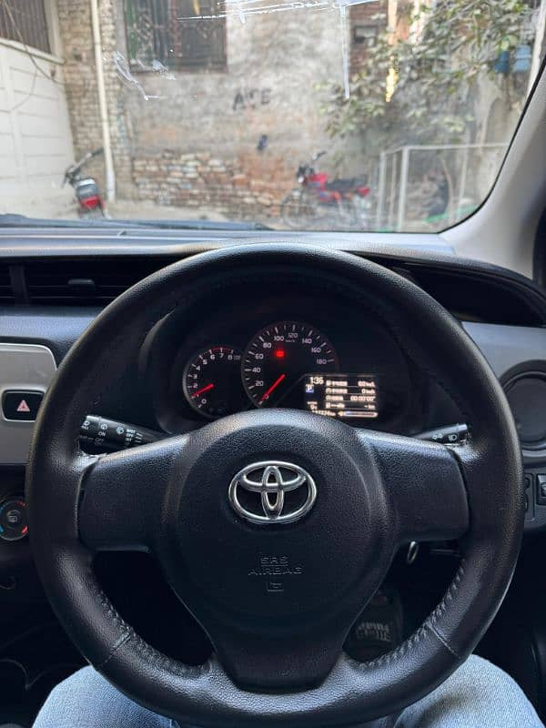 Toyota Vitz 2015 7