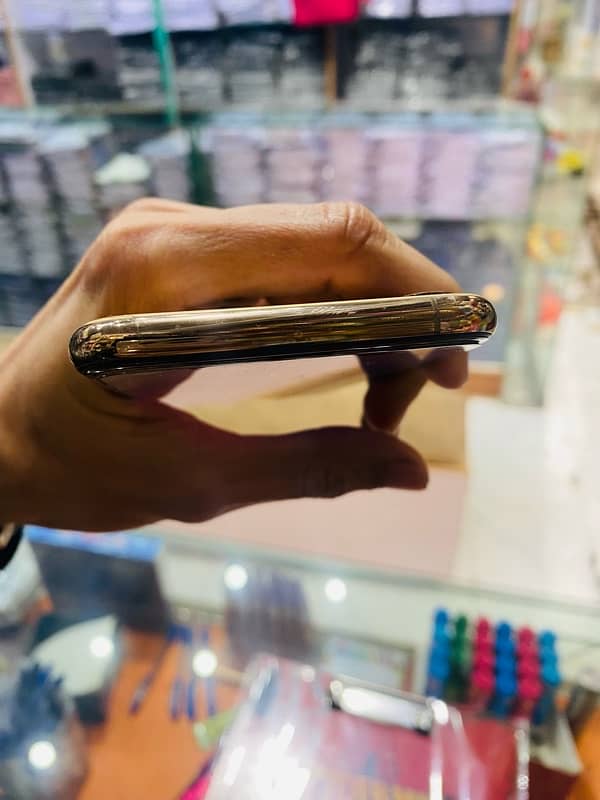 iPhone XS 64GB PTA Approved 4