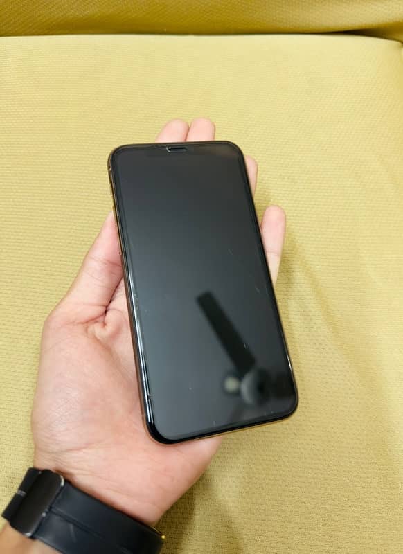 iphone 11 pro Non pta factory unlocked gol color 64gb 5