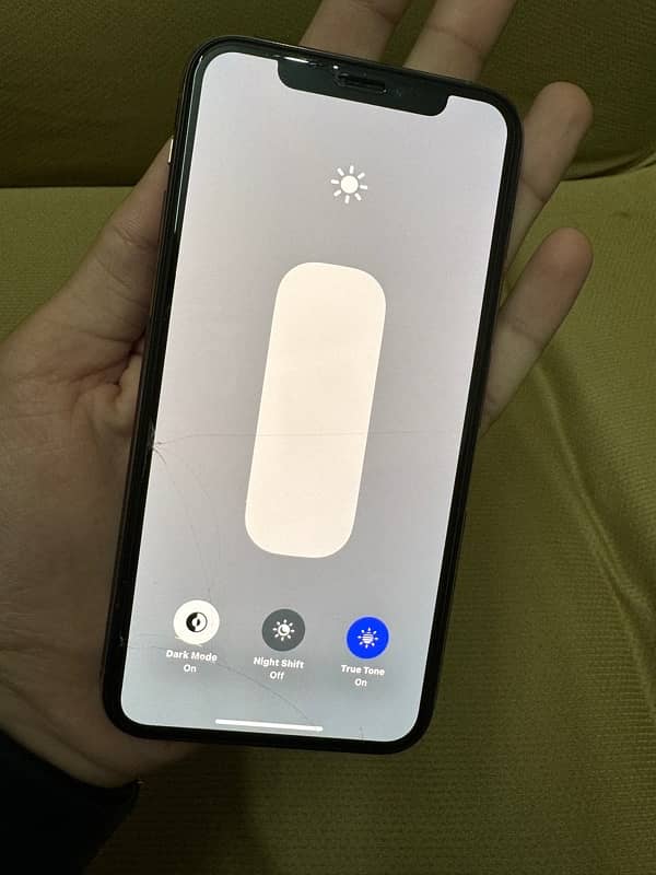 iphone 11 pro Non pta factory unlocked gol color 64gb 8