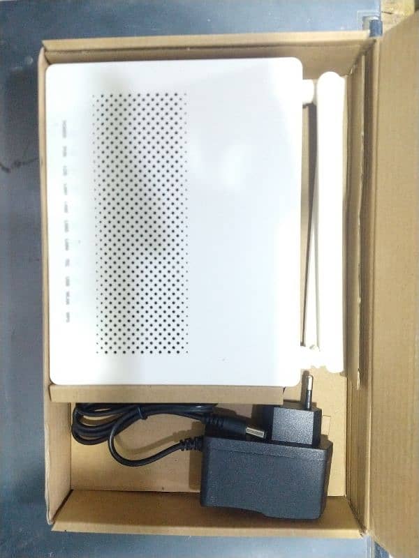 HUAWEI 8546M 2 ANTENNA  XPON FIBER ROUTER 1