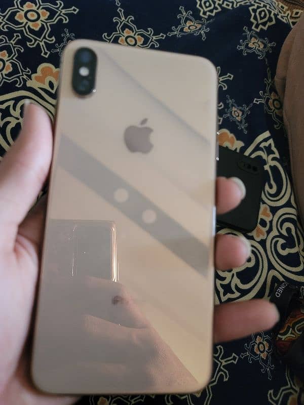 IPhone Xsmax gold colour 2