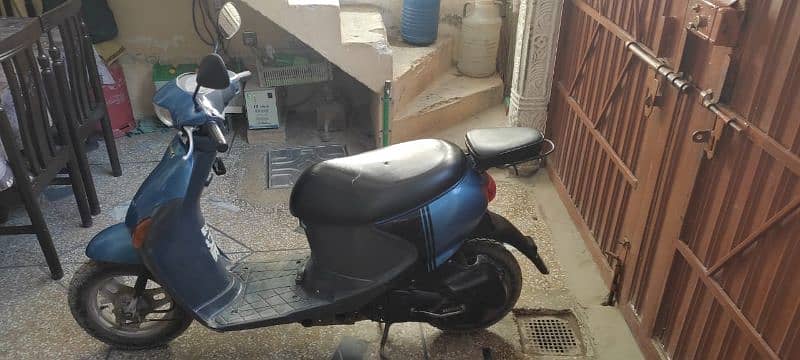 Scooty Suzuki 4 stroke 1