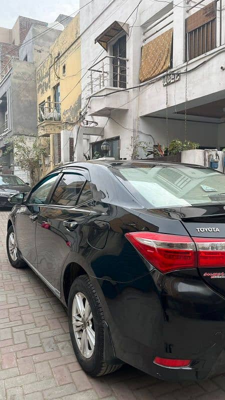 Toyota Corolla GLI 2016 new condition army officer used urgently sale. 7