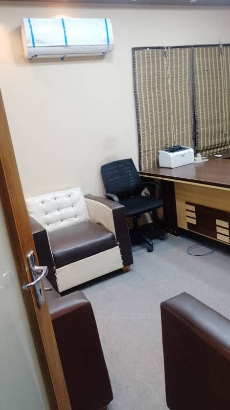 Avail Yourself A Great Prime Location 1000 Square Feet Office In Tariq Road 7