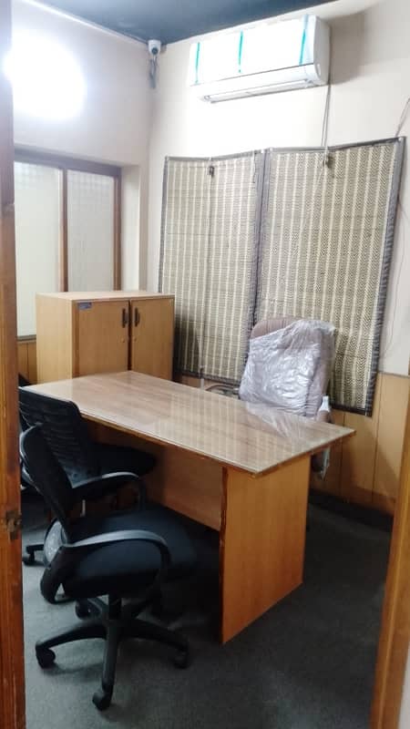 Avail Yourself A Great Prime Location 1000 Square Feet Office In Tariq Road 10