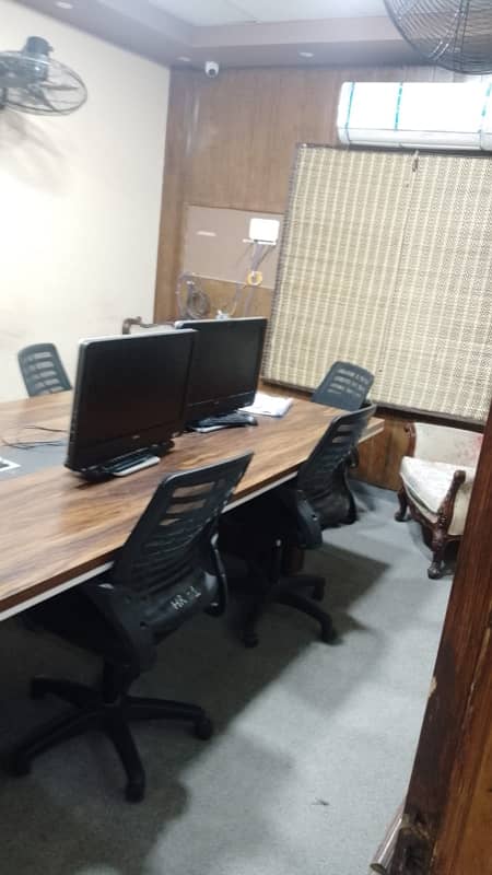 Avail Yourself A Great Prime Location 1000 Square Feet Office In Tariq Road 12