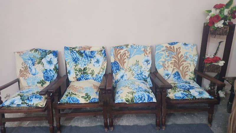 Bed and chairs for sale 0