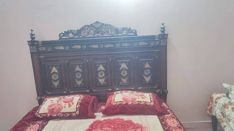 Bed and chairs for sale 4