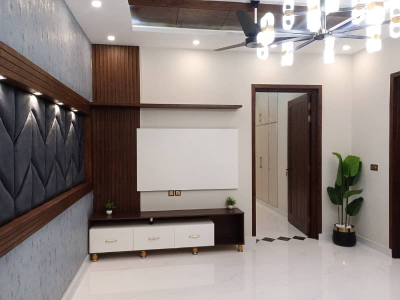 10 MARLA FOR RENT UPPER PORTION VERY REASONABLE PRICE SECTOR D BAHRIA TOWN LAHORE 4