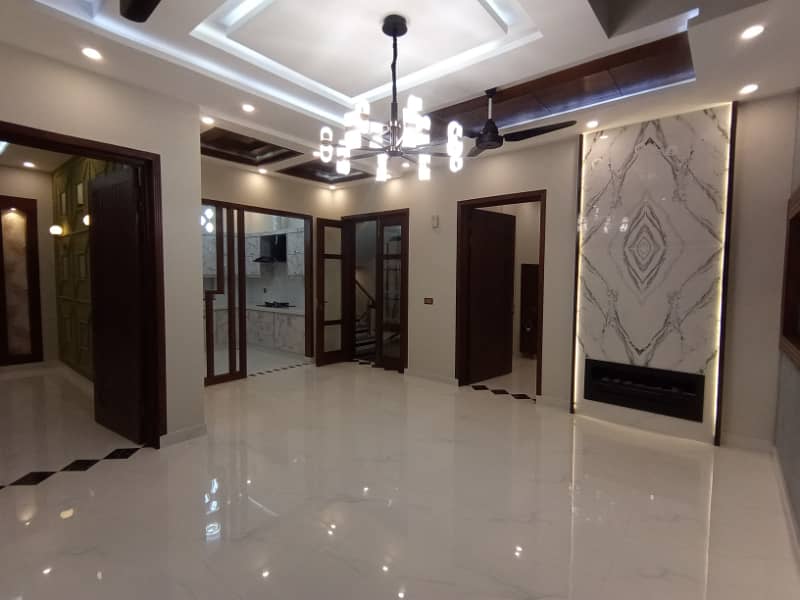 10 MARLA FOR RENT UPPER PORTION VERY REASONABLE PRICE SECTOR D BAHRIA TOWN LAHORE 5