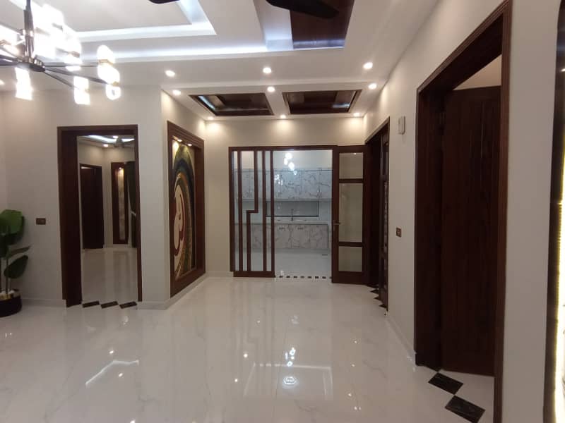 10 MARLA FOR RENT UPPER PORTION VERY REASONABLE PRICE SECTOR D BAHRIA TOWN LAHORE 6