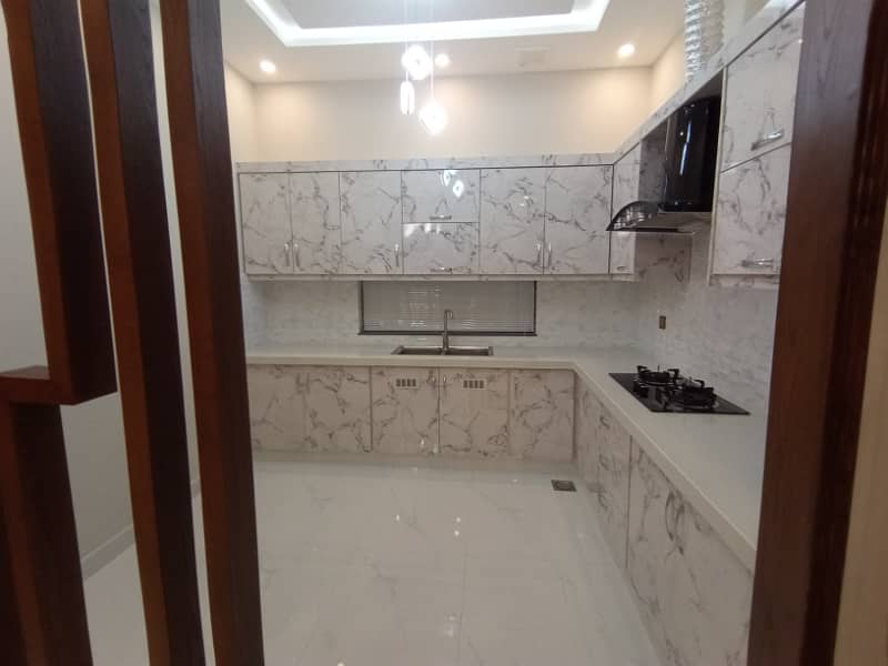 10 MARLA FOR RENT UPPER PORTION VERY REASONABLE PRICE SECTOR D BAHRIA TOWN LAHORE 7