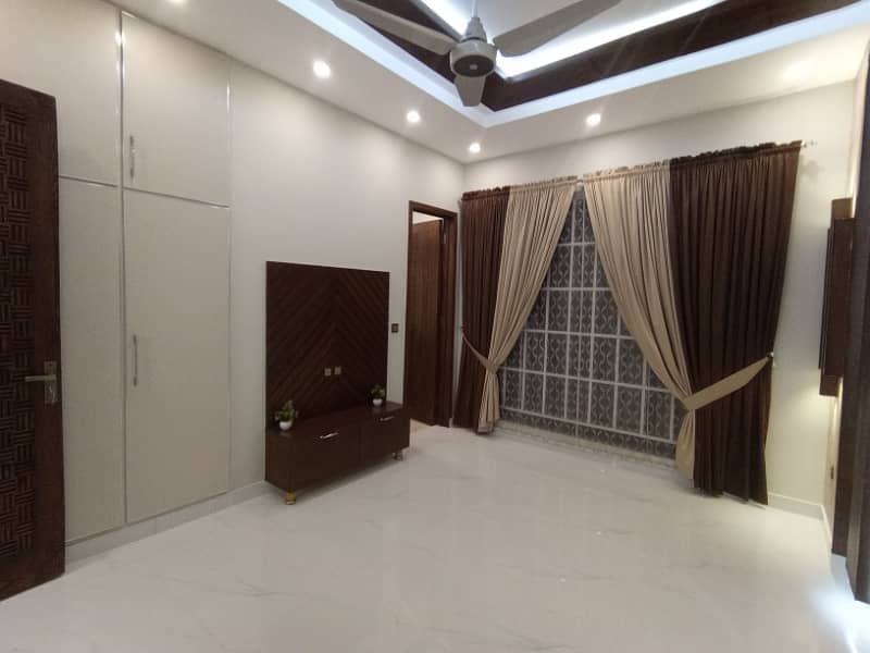 10 MARLA FOR RENT UPPER PORTION VERY REASONABLE PRICE SECTOR D BAHRIA TOWN LAHORE 14