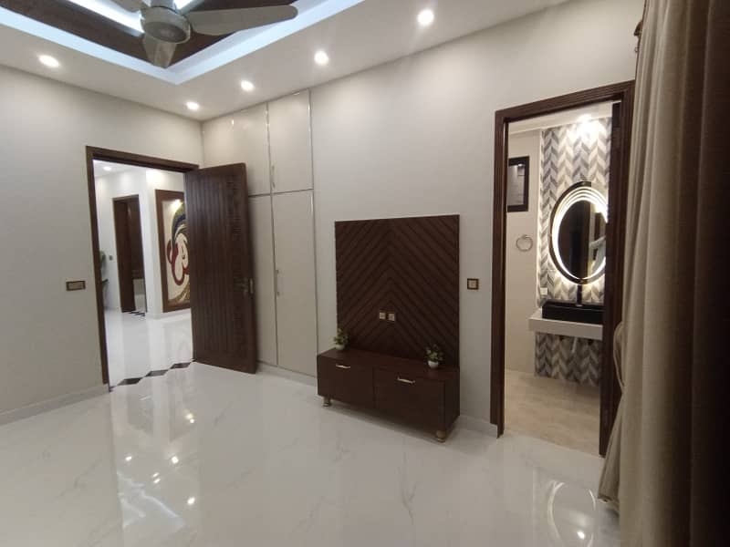 10 MARLA FOR RENT UPPER PORTION VERY REASONABLE PRICE SECTOR D BAHRIA TOWN LAHORE 15