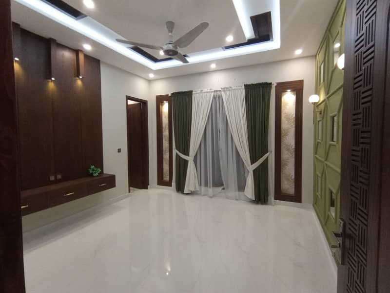 10 MARLA FOR RENT UPPER PORTION VERY REASONABLE PRICE SECTOR D BAHRIA TOWN LAHORE 21