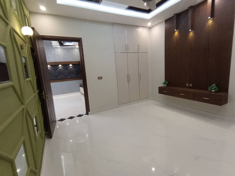 10 MARLA FOR RENT UPPER PORTION VERY REASONABLE PRICE SECTOR D BAHRIA TOWN LAHORE 24