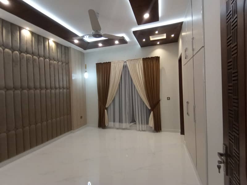 10 MARLA FOR RENT UPPER PORTION VERY REASONABLE PRICE SECTOR D BAHRIA TOWN LAHORE 30