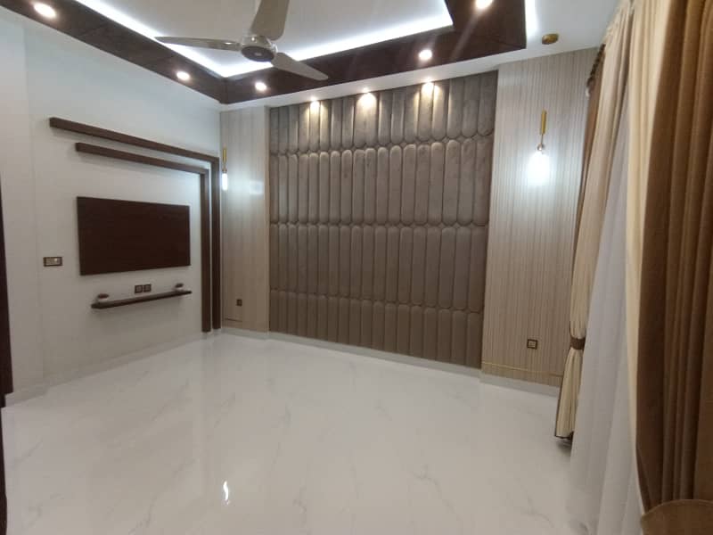 10 MARLA FOR RENT UPPER PORTION VERY REASONABLE PRICE SECTOR D BAHRIA TOWN LAHORE 32