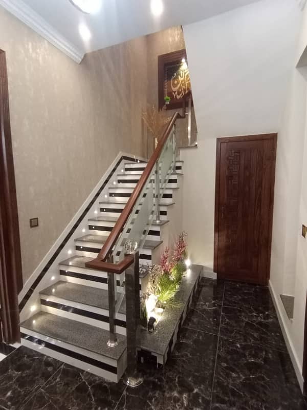 10 MARLA FOR RENT UPPER PORTION VERY REASONABLE PRICE SECTOR D BAHRIA TOWN LAHORE 38