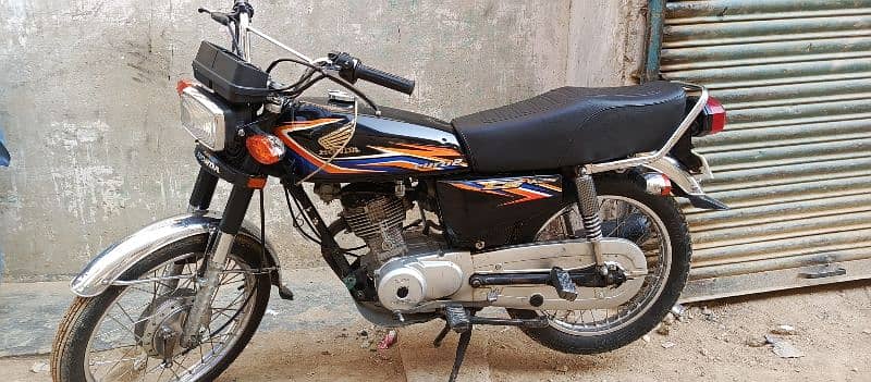 Honda 125  black colur 0