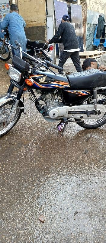 Honda 125  black colur 1