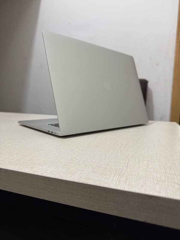 MacBook Pro 2019 | 16 INCH Display 8