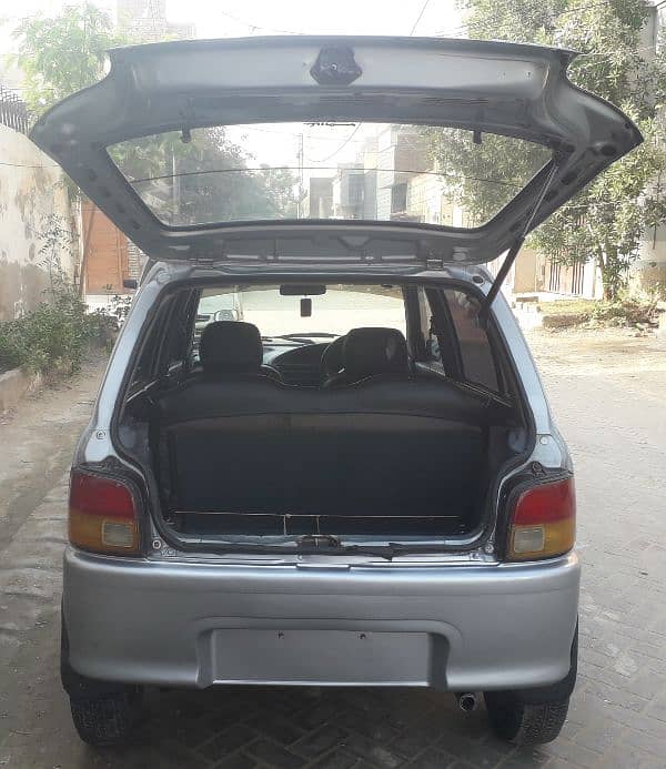 Daihatsu Cuore 2010-11 4