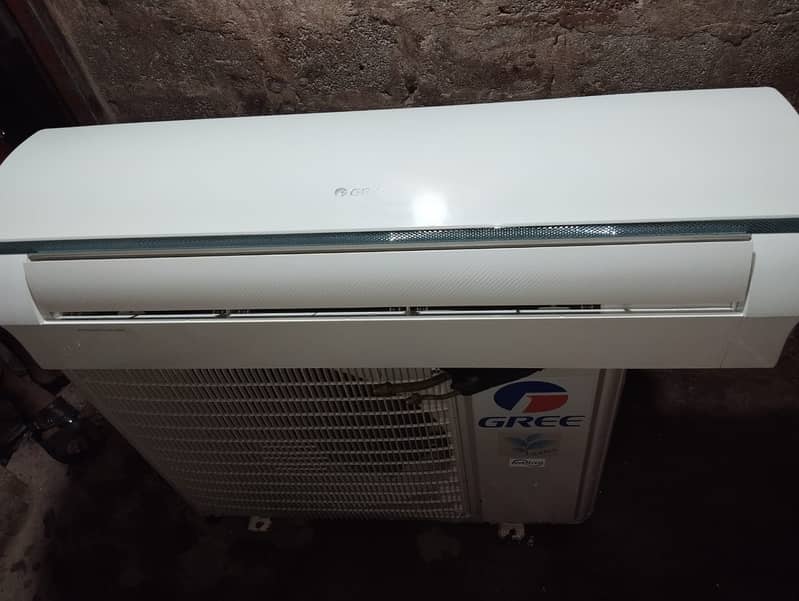 Gree AC 1.5 ton DC inverter 1