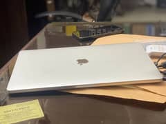 MacBook pro 2018 i7 15 inch