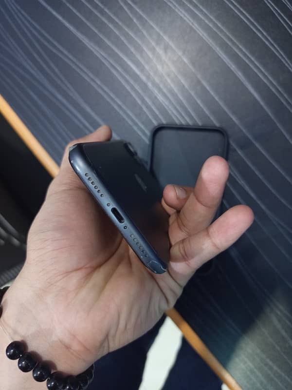 iphone 11 PTA Approaved 128Gb Waterpack 1