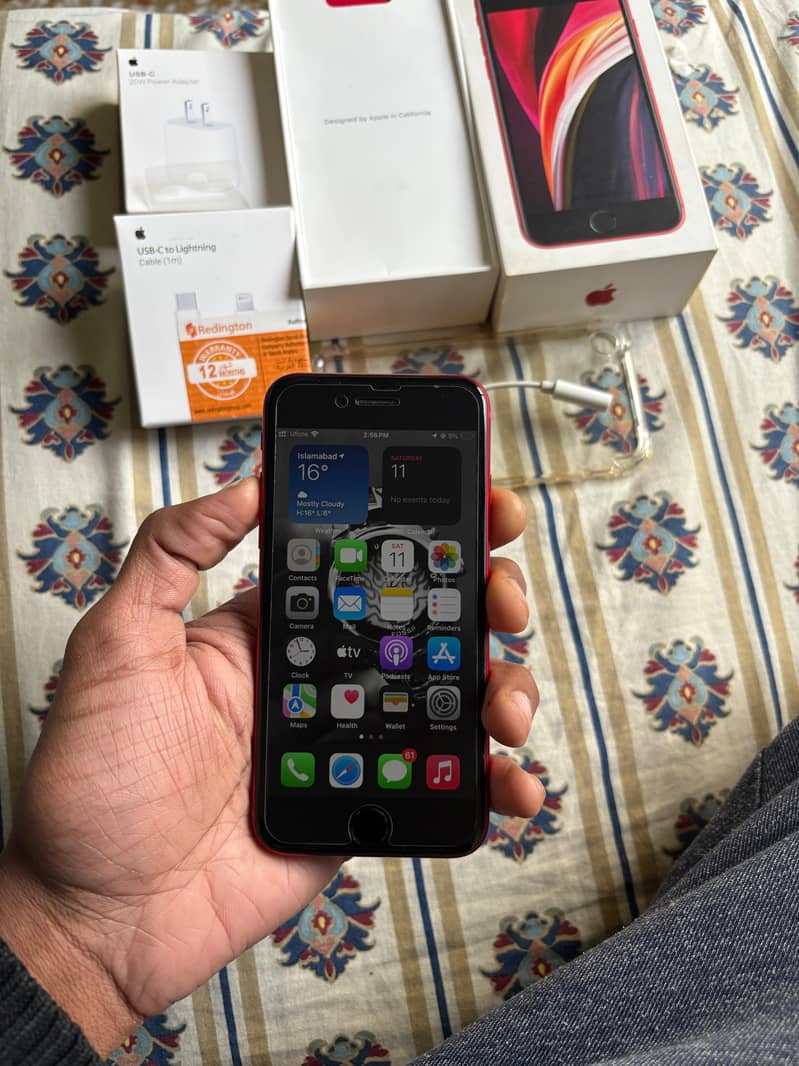 IPHONE SE 2020 WITH A PACKAGE 2