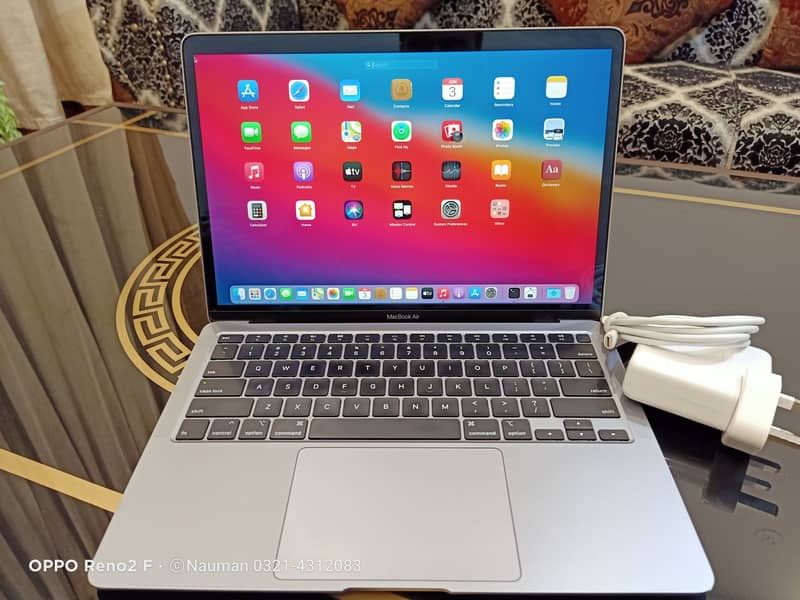 Apple laptop Macbook Air 2020,Core i5,256GB SSD,8GB Ram,Magic Keyboard 4