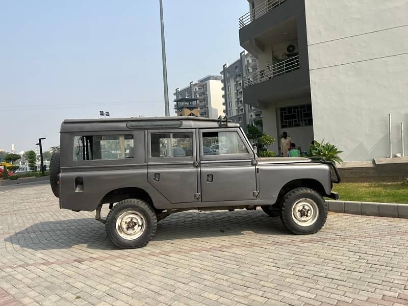 Land Rover Defender 1985 0