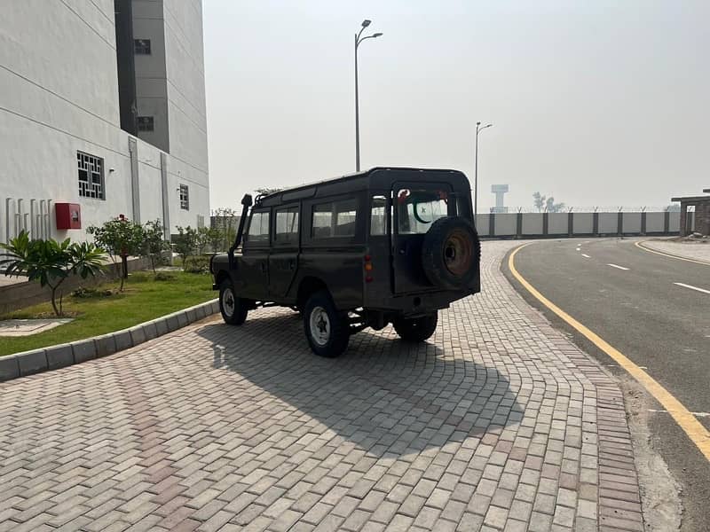 Land Rover Defender 1985 2