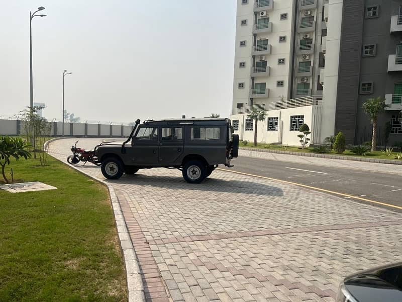 Land Rover Defender 1985 3