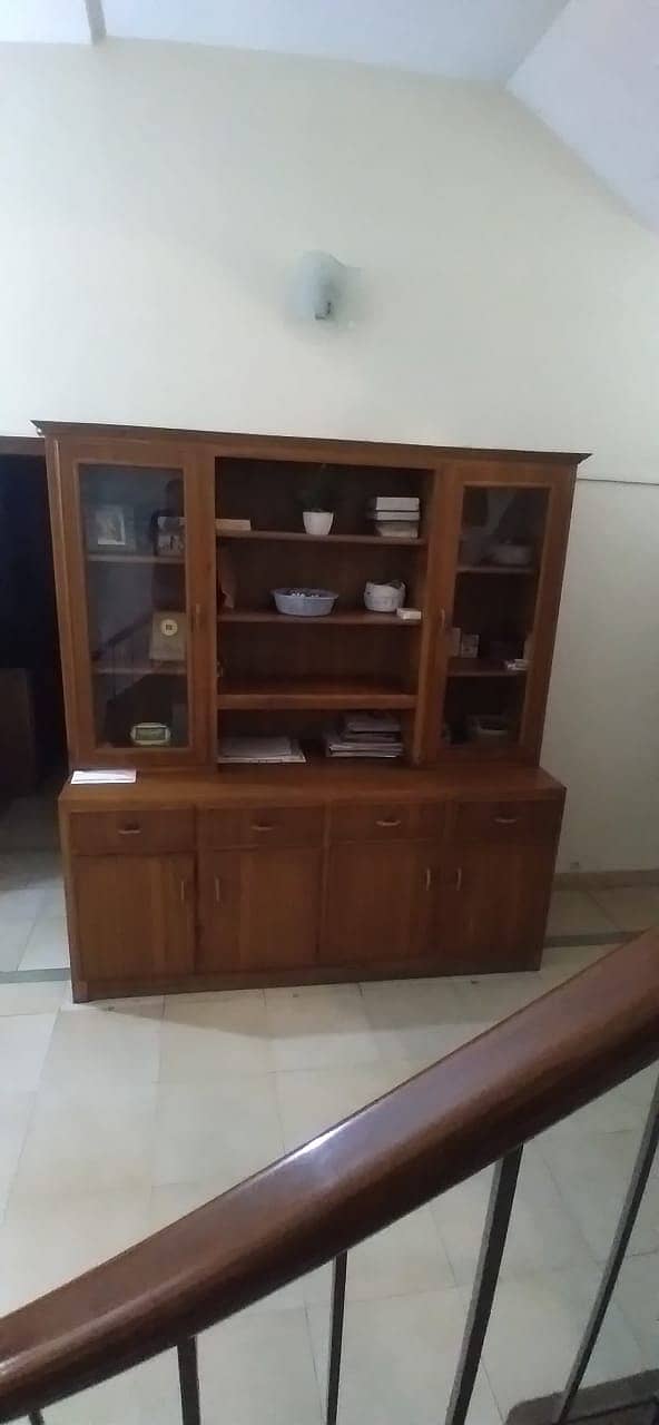 Showcase in mint condition for sale 1