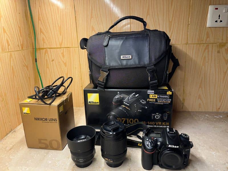 New Nikon D7100 camera with all accessories 5