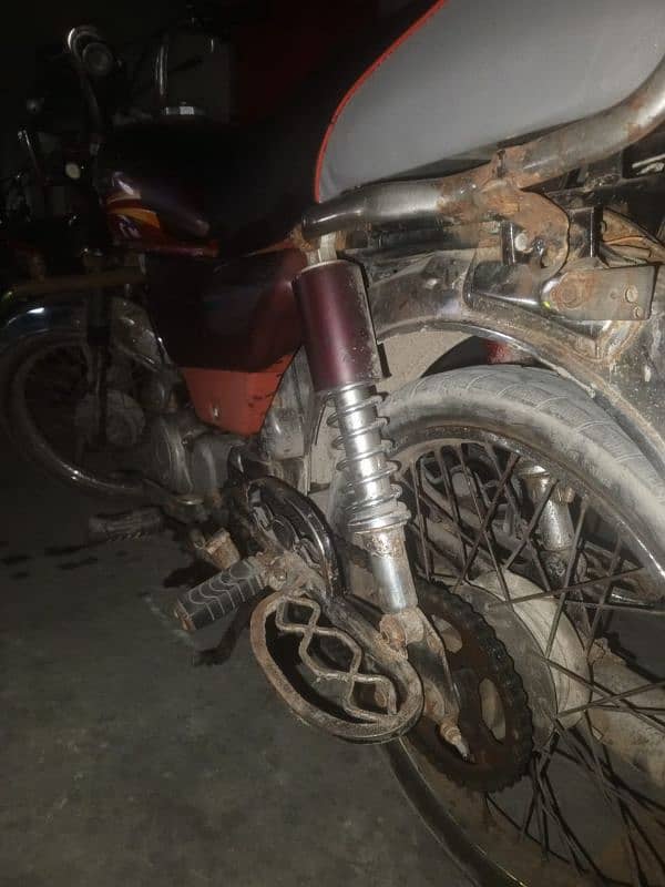 urgent bike sale Lahore registration ok superstar 2014 model 7