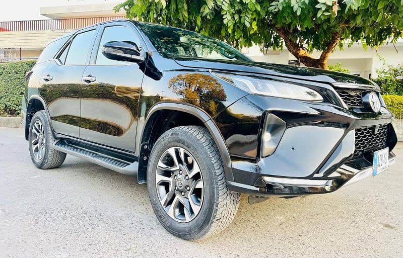 Toyota Fortuner Legender 2022 1