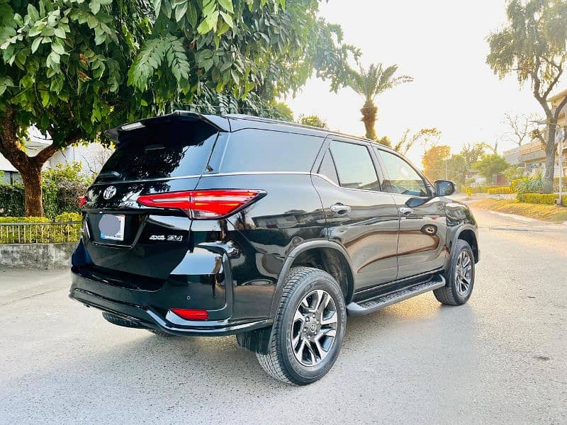 Toyota Fortuner Legender 2022 4