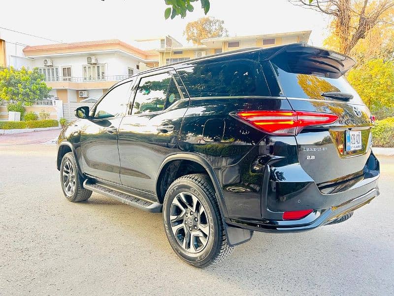 Toyota Fortuner Legender 2022 5