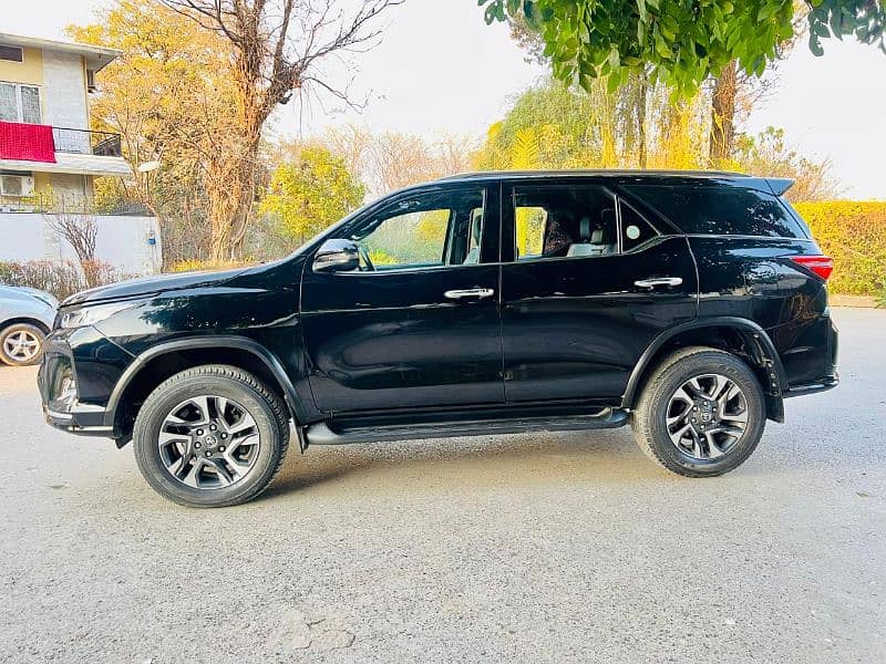 Toyota Fortuner Legender 2022 6