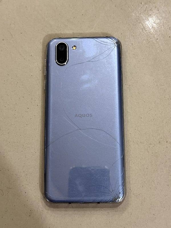 Sharp Aquos R2 (NON PTA) 5