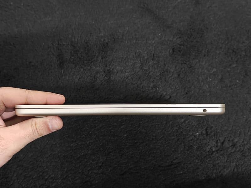 MacBook Air M2 Starlight in Warranty 3