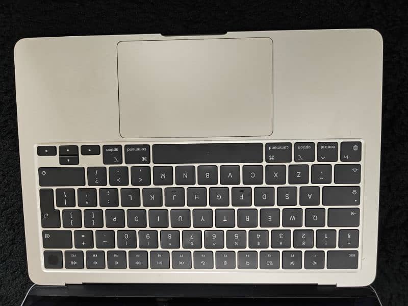 MacBook Air M2 Starlight in Warranty 7