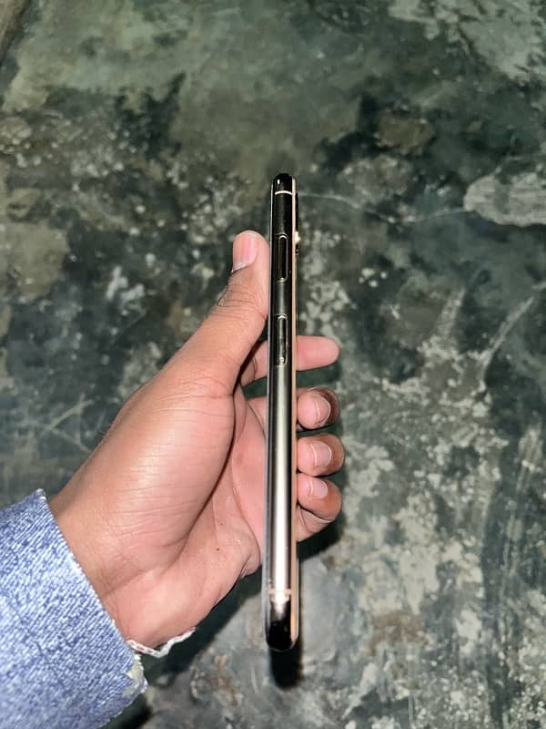 iPhone Xs Max (03037723400) 3