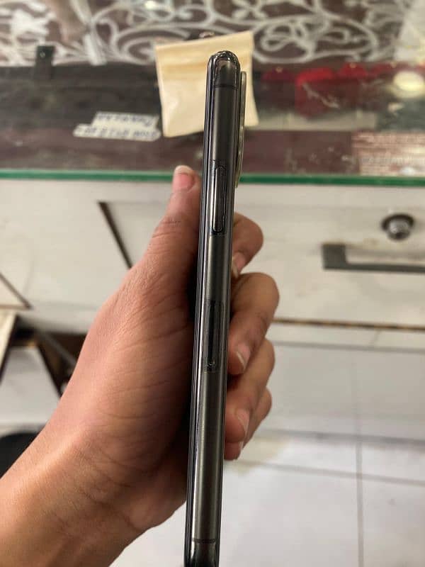 iPhone 11 pro factory unlock 1