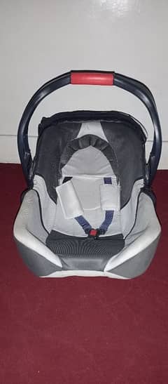 carry cot very good condition